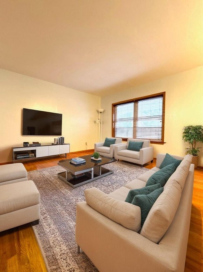 Building Photo - 1833 Poco Ln