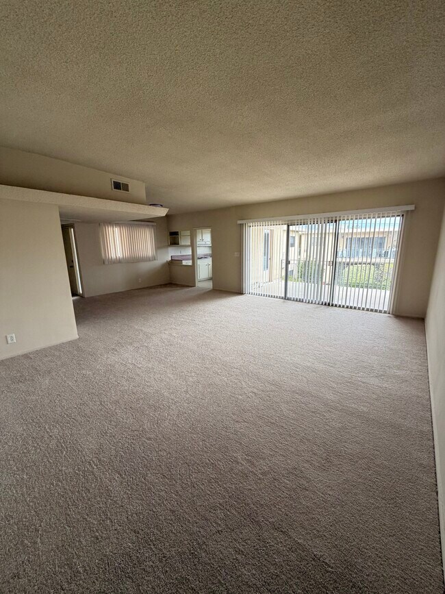 Sala de estar - 1148 W Huntington Dr