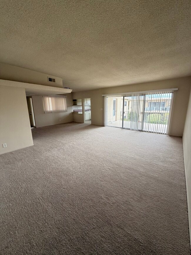 Living Room - 1148 W Huntington Dr
