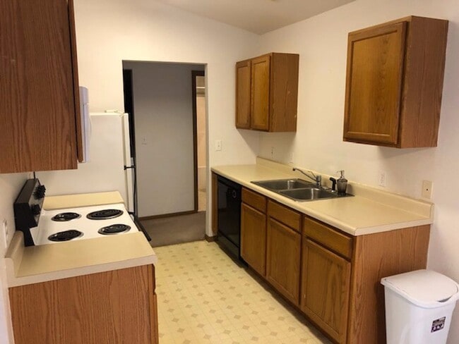 Building Photo - 4809-4811-4811 Geyser Blvd