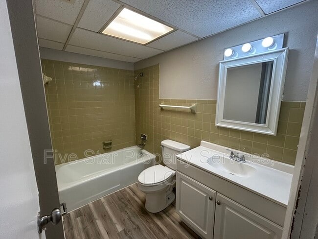 Foto del edificio - 205 W Allen St