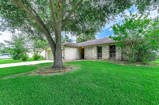 Building Photo - 15923 Dunmoor Dr