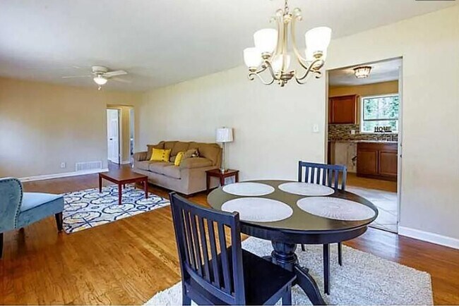 Foto del edificio - 3405 Elgin Dr