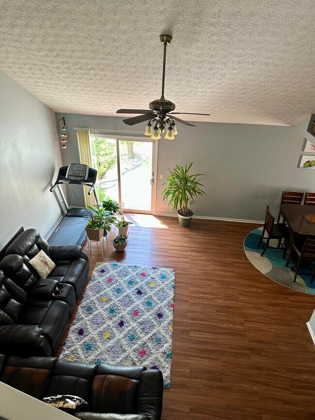 Foto del edificio - 8691 Pennycress Ln