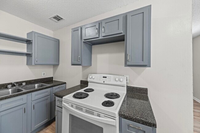 Building Photo - 410 Carbon Cove