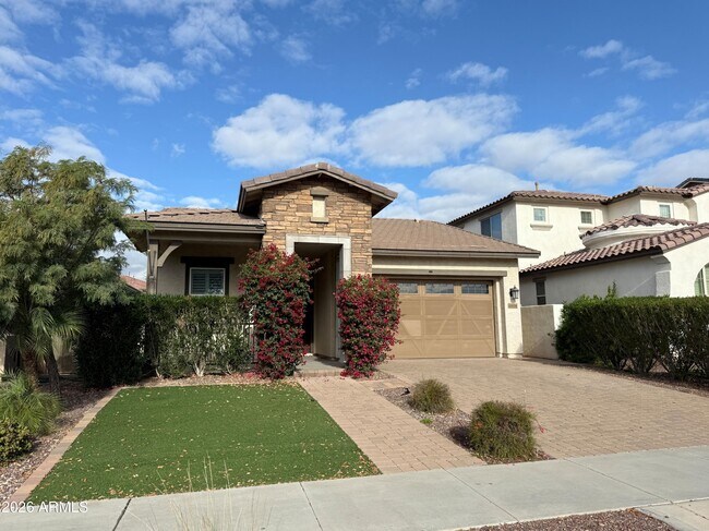 Foto del edificio - 20618 W Edgemont Ave