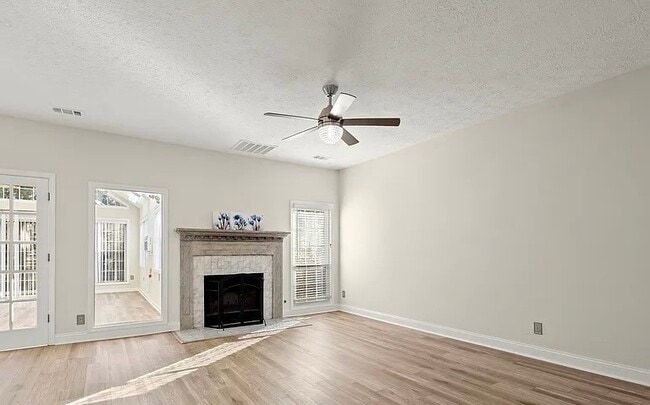 Building Photo - 4235 Marjorie Rd SW