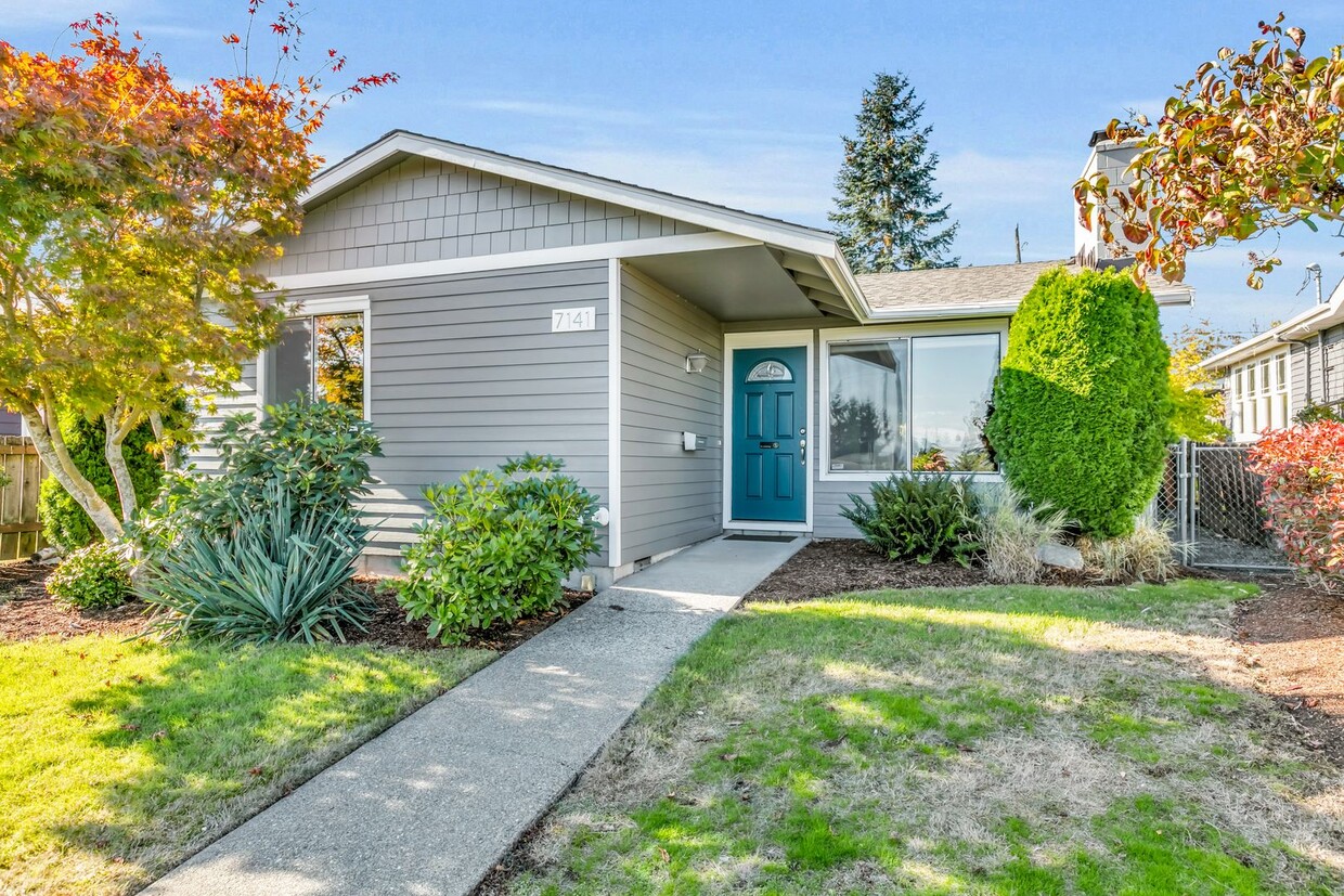 Primary Photo - Immaculate Sunrise Heights Rambler ready f...