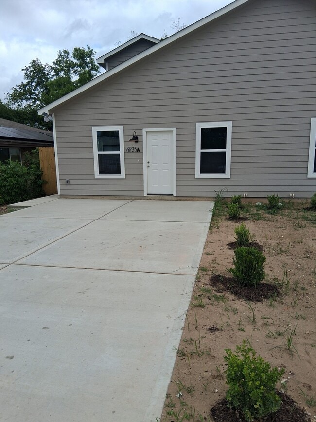 Foto del edificio - 6835 Landor St