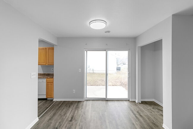Building Photo - Meadowview Estates Family Homes