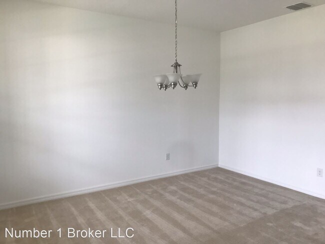 Building Photo - 6 br, 4 bath House - 729 Caterpillar  Run St