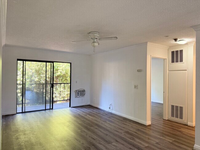 Foto del edificio - 243 S Avenue 50 Ave