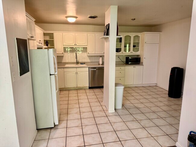 Cocina - 440 Veteran Ave