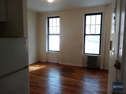Building Photo - 402 W 54th St