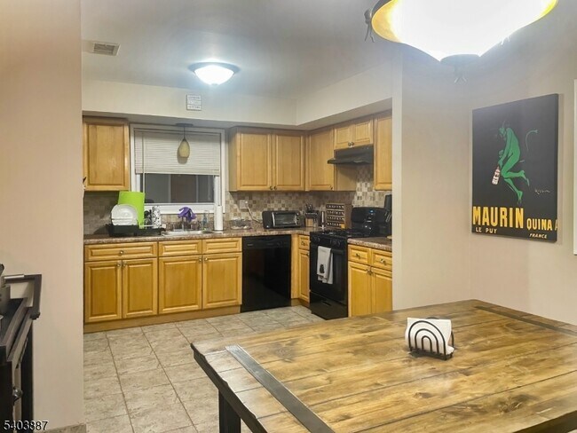 Foto del edificio - 12 Gless Ave