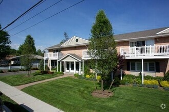 Building Photo - 63 Eastwood Ave