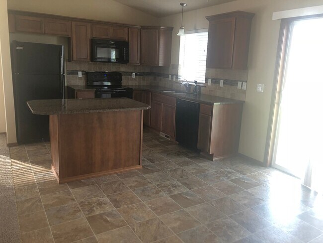 Foto del edificio - Beautiful Custom Home in The Cove at The radiant Lake Estates