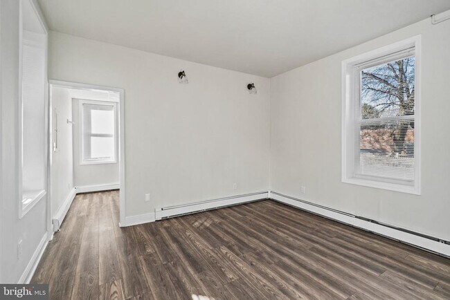 Building Photo - 148 Walnut St