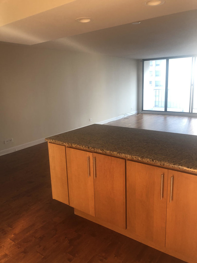 Foto del edificio - 3150 N Sheridan Rd