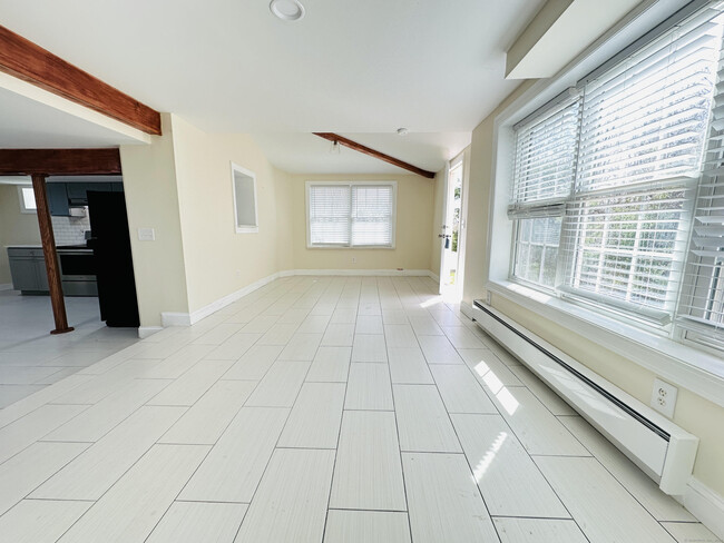 Foto del edificio - 31 Brainerd Rd