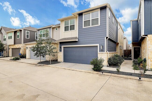 Building Photo - 5506 Oriente Ln