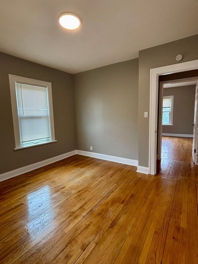 Building Photo - WOW! This beautifully updated 3-bedroom won't last!