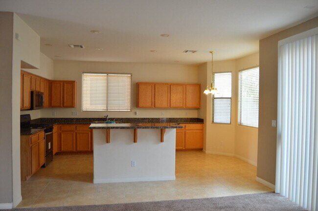 Foto del edificio - NW 4 BEDROOM HOME
