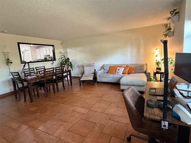 Foto del edificio - 20441 NE 30th Ave