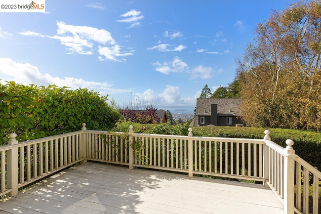 Foto del edificio - 434 Grizzly Peak Blvd