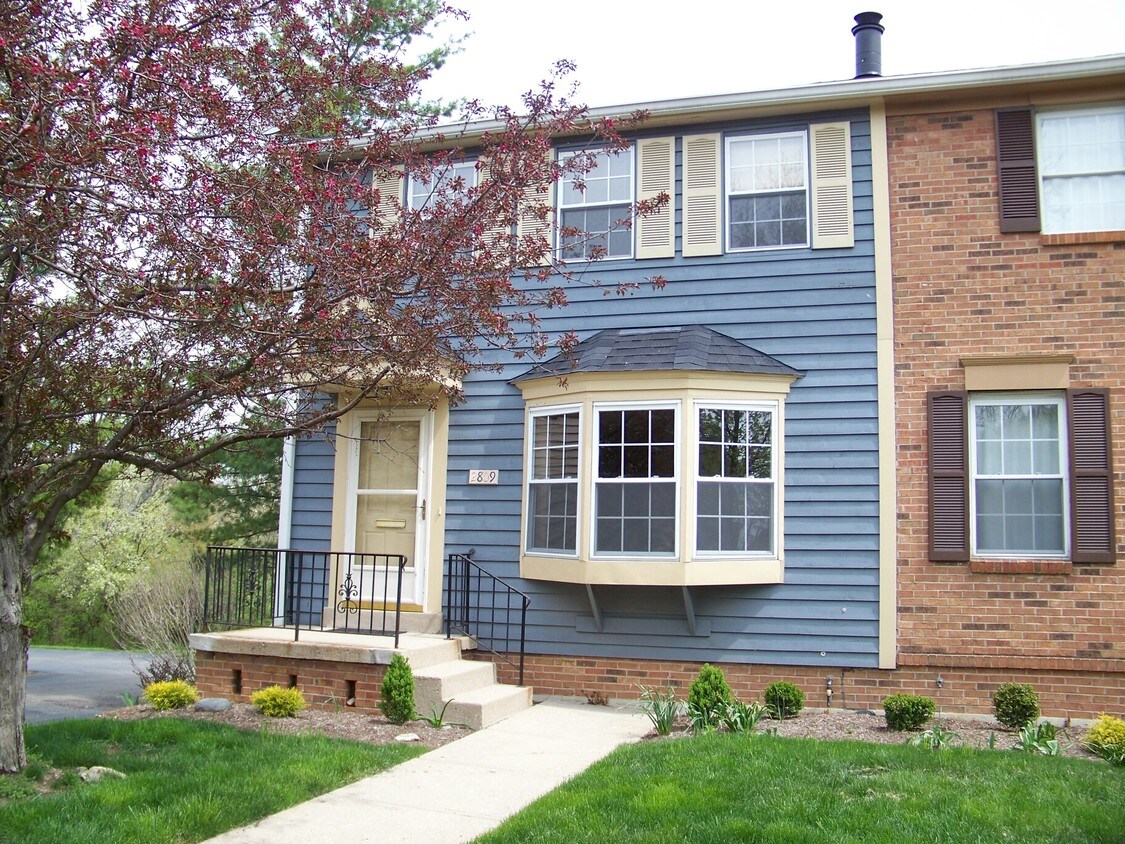 Cozy, Convenient Condo for Rent - 2809 Red Lion Ct