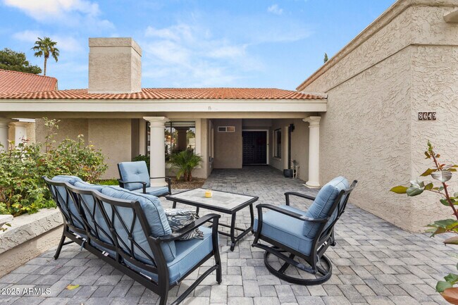 Foto del edificio - 8649 N Willowrain Ct