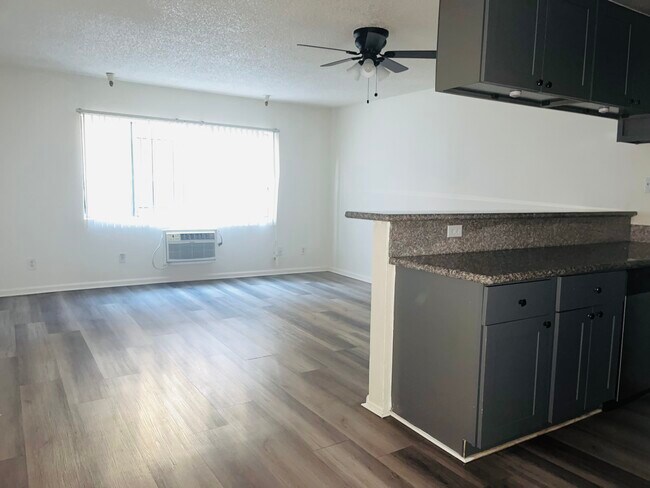 Building Photo - 943 Elden Ave