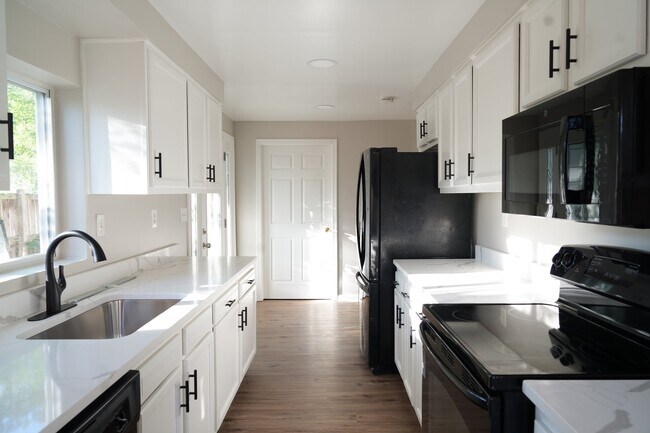 Building Photo - 8129 Woodholme Cir