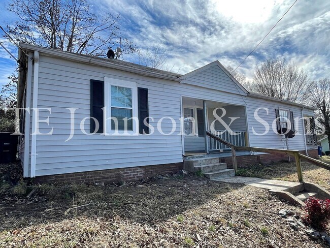 Foto del edificio - Cozy Duplex Living Near Downtown Winston-Salem