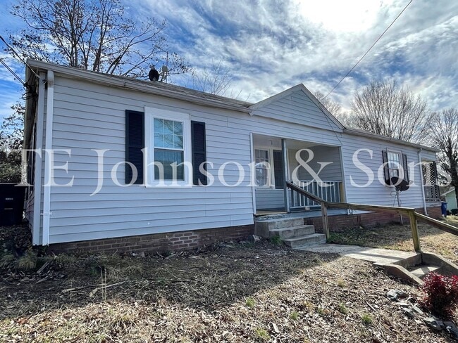 Photo - 1 Bedroom Duplex with Classic Charm on E 2... Townhome