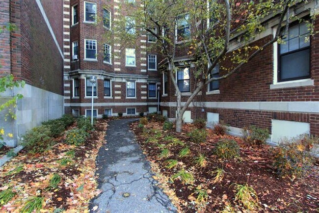 Foto del edificio - 1558 Massachusetts Ave