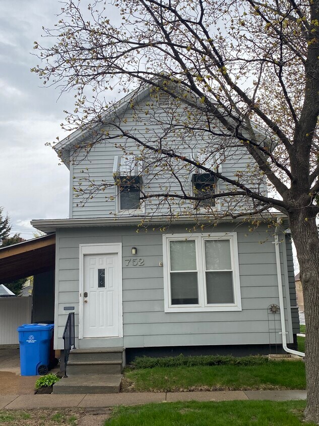 752 W King St Unit 1, Winona, MN 55987 Apartments in Winona, MN