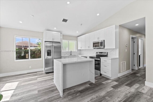 Foto del edificio - 6120 SW 63rd St