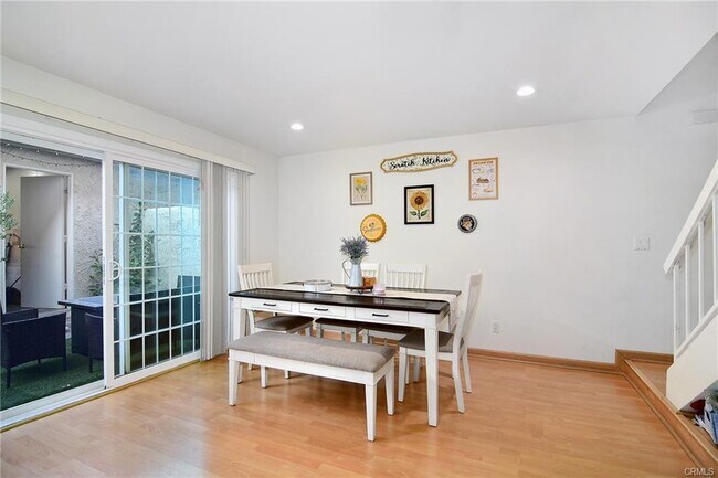 Foto del edificio - 6841 Valley Circle Blvd