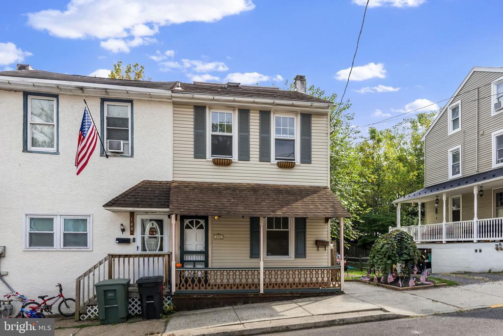Primary Photo - 146 Hall St