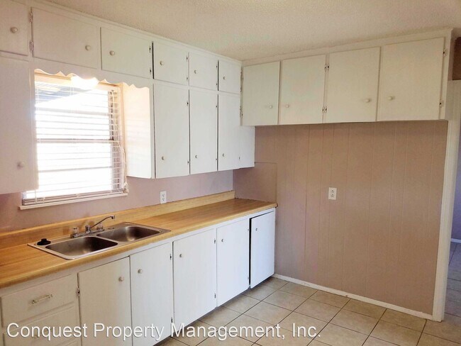 Building Photo - 2 br, 1 bath House - 2318 Plume Dr.