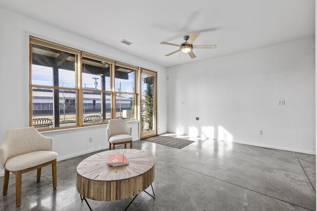 Foto del edificio - 271 W 19th St