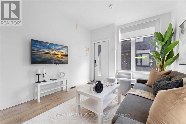 Photo du bâtiment - 1740-1740 Simcoe St N