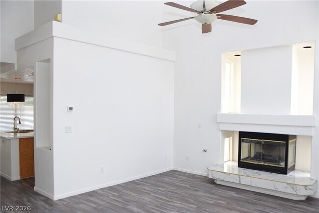 Foto del edificio - 8765 Country Pines Ave