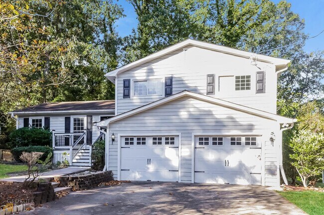 Building Photo - 6630 Valley Hill Dr