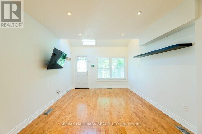 Building Photo - 527 Craven Rd