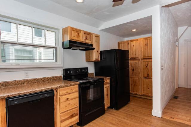 Building Photo - 3 bedroom in Kalamazoo MI 49008