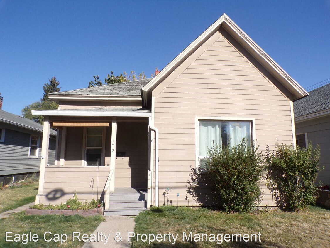 2 br, 1 bath House 1615 Washington Ave. House Rental in La Grande