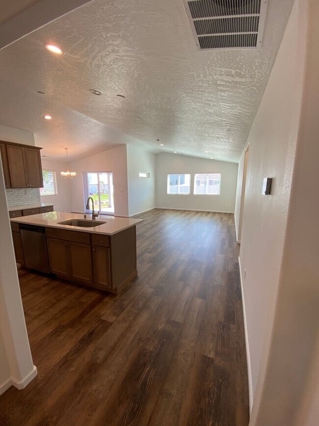 Foto del edificio - Stunning 3 Bed 2 Bath Rancher in Spokane V...