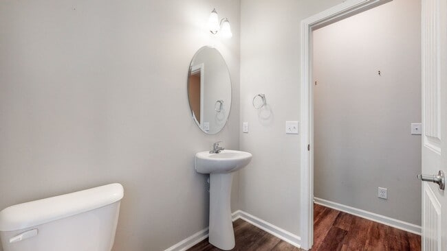 Building Photo - 3 Bedroom 2.5 Bathroom Townhome - The Comm...
